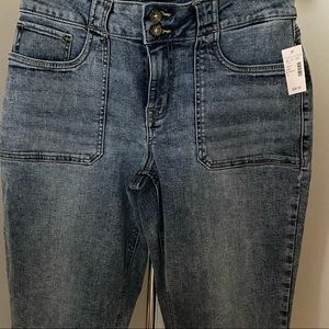 Maurice’s Mid Rise Capris NWT